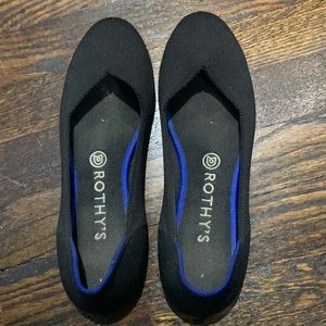 Rothy’s shoes size 9. Only worn a few times. They run small. Fit more like a 8.5